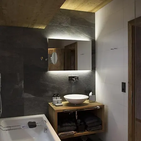 Chalet Arlberg- Exquisites Skigebiet Fuer Bis Zu 16 Gaste In Zurs