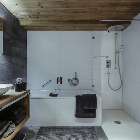 Chalet Arlberg- Exquisites Skigebiet Fuer Bis Zu 16 Gaste In Zurs